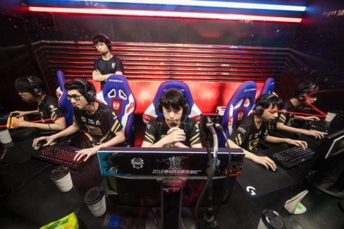 相信狼队会 相信狼队会